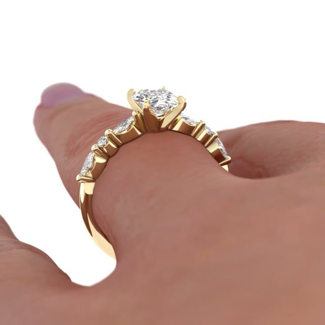 unknown – An exquisite lab grown oval cut diamond ring with shoulder stones in 18ct yellow gold