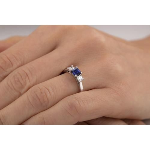 unknown – A classic three stone sapphire & diamond ring in 18ct white gold