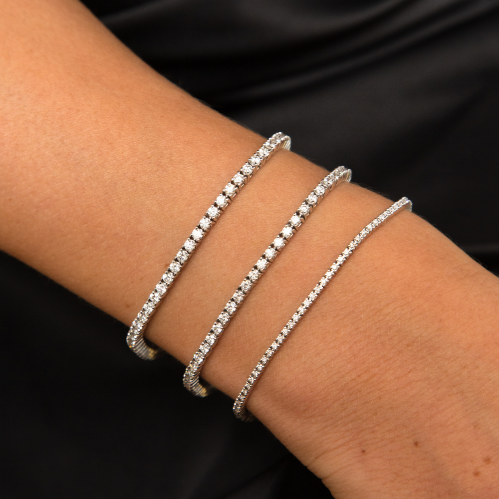 unknown – A dazzling round brilliant cut diamond tennis bracelet in 18ct rose gold